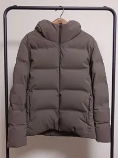 UNIQLO シームレスダウンパーカー 現行モデル
