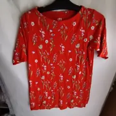 ユニクロUT 花柄 半袖 Tシャツ レッド