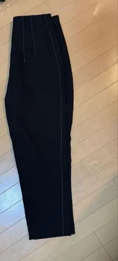 ザラ　パンツ　着痩せ　テーパードパンツ