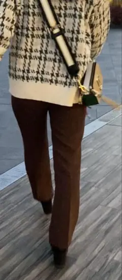 ブラウン センタープレス　フレアパンツ