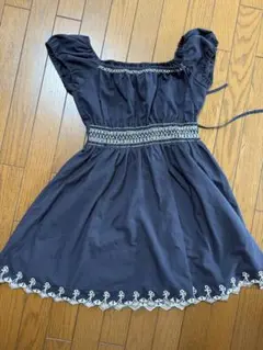 ネイビー 刺繍付き ひざ丈ワンピース 半袖