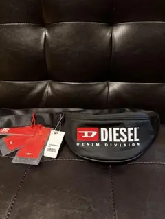 未使用級　極美　DIESEL ディーゼル ボディバッグ　斜めがけ　ビッグロゴ 未使用級 極美 DIESEL ディーゼル ボディバッグ 斜めがけ ビッグロゴ