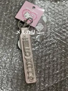 サンリオ　ハローキティ　天使小悪魔デザイン　キーホルダー 天使