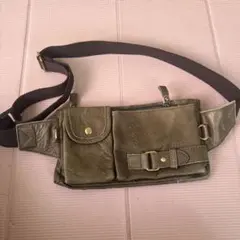 オリーブグリーン ボディバッグ