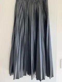 《アンタイトル》ブラック　レザー風プリーツスカート ロング丈