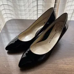 黒エナメル ポインテッドトゥ ハイヒール
