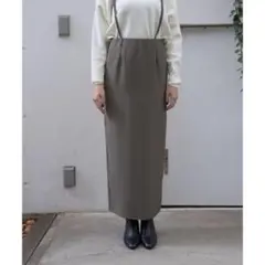 【ルージュヴィフ】ロングタイトスカート ベージュ　サスペンダー付きのサムネイル