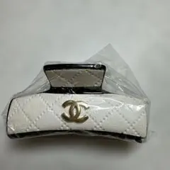 2026年最新】chanelノベルティヘアクリップの人気アイテム - メルカリ