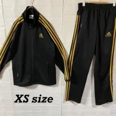 アディダス　バックロゴ　セットアップトラックジャケット　ブラック×ゴールド
