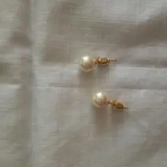 パールゴールドスタッドピアス