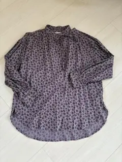 紫色花柄長袖シャツ