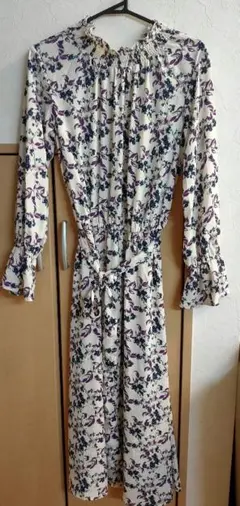 再々値下げ ワンピース長袖 植物柄