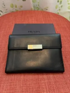PRADA 二つ折り財布 ブラック レザーのサムネイル