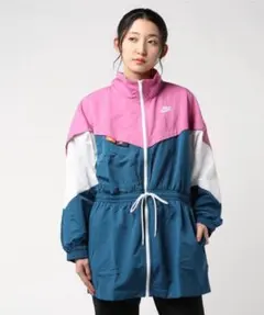 NIKEウエストギャザーナイロンジャケット