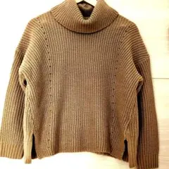 ベージュ オフタートルネック ニットセーターearthmusic＆ecology