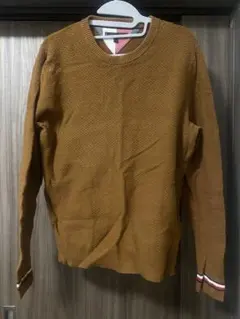 トミー　ブラウンニットセーター 袖ワンポイント