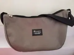 Champion ショルダーバッグ カーキ