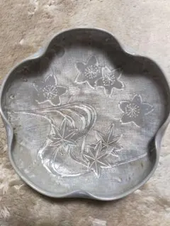 【新品・未使用】陶器　菓子盛鉢　桜と紅葉の模様　花びら型　グレー　作家　22cm