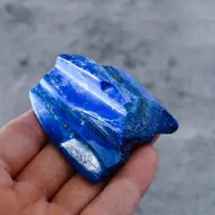 天然石 【ラピスラズリ】の【狼】の置物です。サイズは約1050㍉✕50㍉175g 天然石 【ラピスラズリ】の【狼】の置物です。サイズは約1050㍉✕50