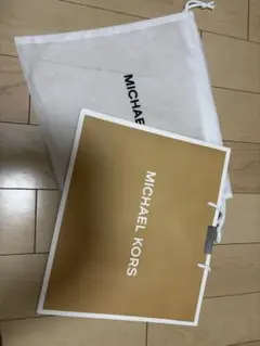 MICHEAL KORS　ショッパー＋ギフト用巾着のサムネイル