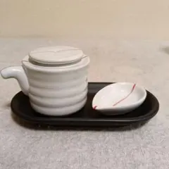 陶器の卓上醤油さし(差皿•台皿付き)
