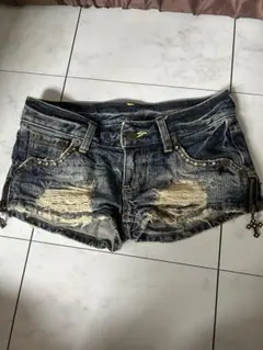 美品d.i.a.ダイヤ羽刺繍入りダークデニムショートパンツ Y2K ギャル系 美品d.i.a.ダイヤ羽刺繍入りダークデニムショートパンツ Y2K ギャル系