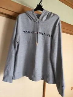 TOMMY HILFIGER グレー パーカー フード付き