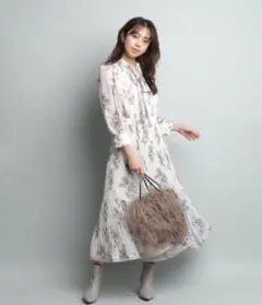 ジャスグリッティー　ワンピース　配色　プリーツ　プリント　フラワー