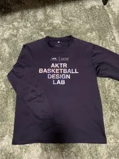 AKTR BASKETBALL DESIGN LAB 長袖Tシャツ ブラックのサムネイル