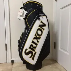 フード付き　SRIXON スリクソン ブラック/イエロー ゴルフバッグ 9型のサムネイル