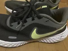 Nike Revolution ランニングシューズ 黒/黄緑