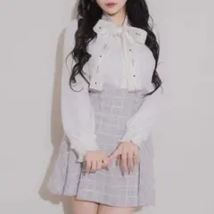 pium ロゴリボンボウタイフリルブラウス ホワイト