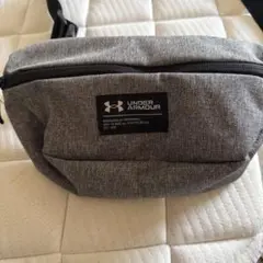 UNDER ARMOUR ボディバッグ　グレーのサムネイル