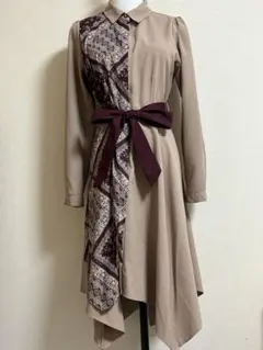 ベージュの長袖アシンメトリーワンピース