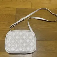 GU ホワイトキルティングショルダーバッグ