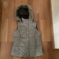 フード付き ダウンベスト