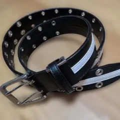 穴あきレザーベルト 黒と白のストライプ