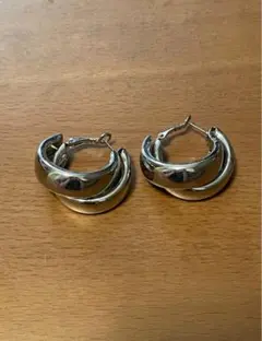 ツイストデザイン シルバーフープピアス アクセサリー