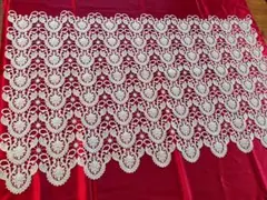 近沢 レース　美しいテーブルセンター　アイボリー