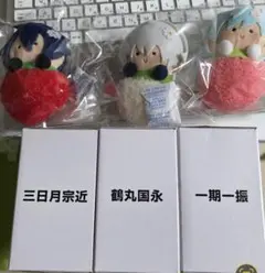 刀剣乱舞　いちごマスコットぬいぐるみ　ファミマ　三日月宗近　鶴丸国永　一期一振 刀剣乱舞 一期一振 三日月宗近 鶴丸国永 んまほっぺ いちごマスコット