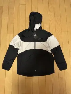 アンダーアーマー　レディースM ウィンドブレーカー