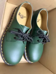 2026年最新】Dr.Martens カラー：グリーン系 レディース ローファー