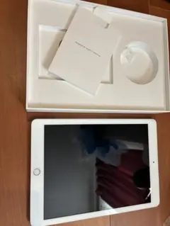 ホワイト iPad 本体 箱付き 第8世代 32GB - メルカリ