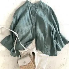 美品 モラビト リネン100% バンドカラー レースデザインブラウス ロゴ刺繍のサムネイル