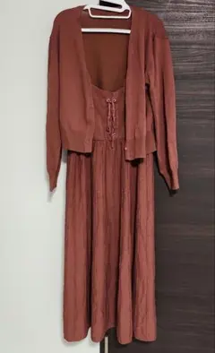ゴールドジャパン　ブラウンキャミワンピースとカーディガンセット