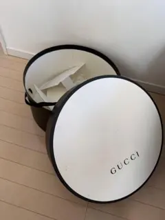 GUCCI ハットボックス 空箱のサムネイル
