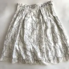 ★美品★【SunaUna スーナウーナ】裾スカラップ 刺繍スカート ホワイトのサムネイル