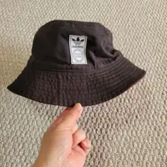 adidas リバーシブル バケハ