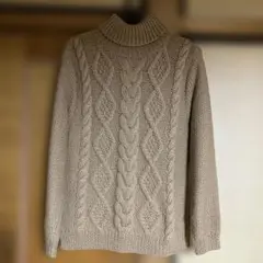 ベージュ ケーブルニットセーター毛100パーセント