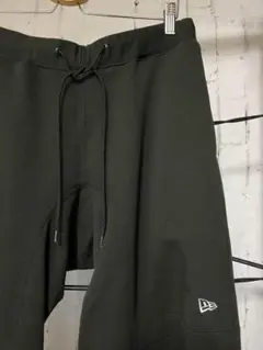 NEWERAロゴ刺繍スウェットパンツ　ポケット　乃木坂46　着用